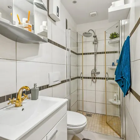 Zentrale Lage ... Ideal Fuer Geschaeftsleute, Monteure, Familien...3 Zimmer, Wlan, Smarttv Mettmann Buitenkant foto