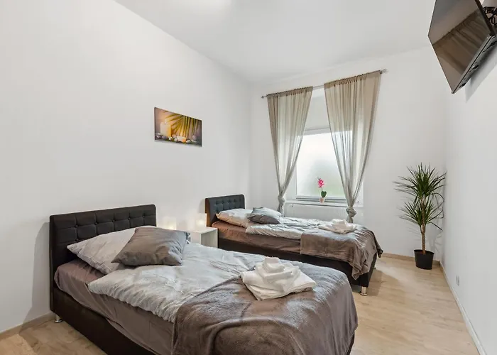 Zentrale Lage ... Ideal Fuer Geschaeftsleute, Monteure, Familien...3 Zimmer, Wlan, Smarttv