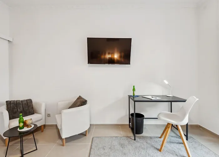 Zentrale Lage ... Ideal Fuer Geschaeftsleute, Monteure, Familien...3 Zimmer, Wlan, Smarttv