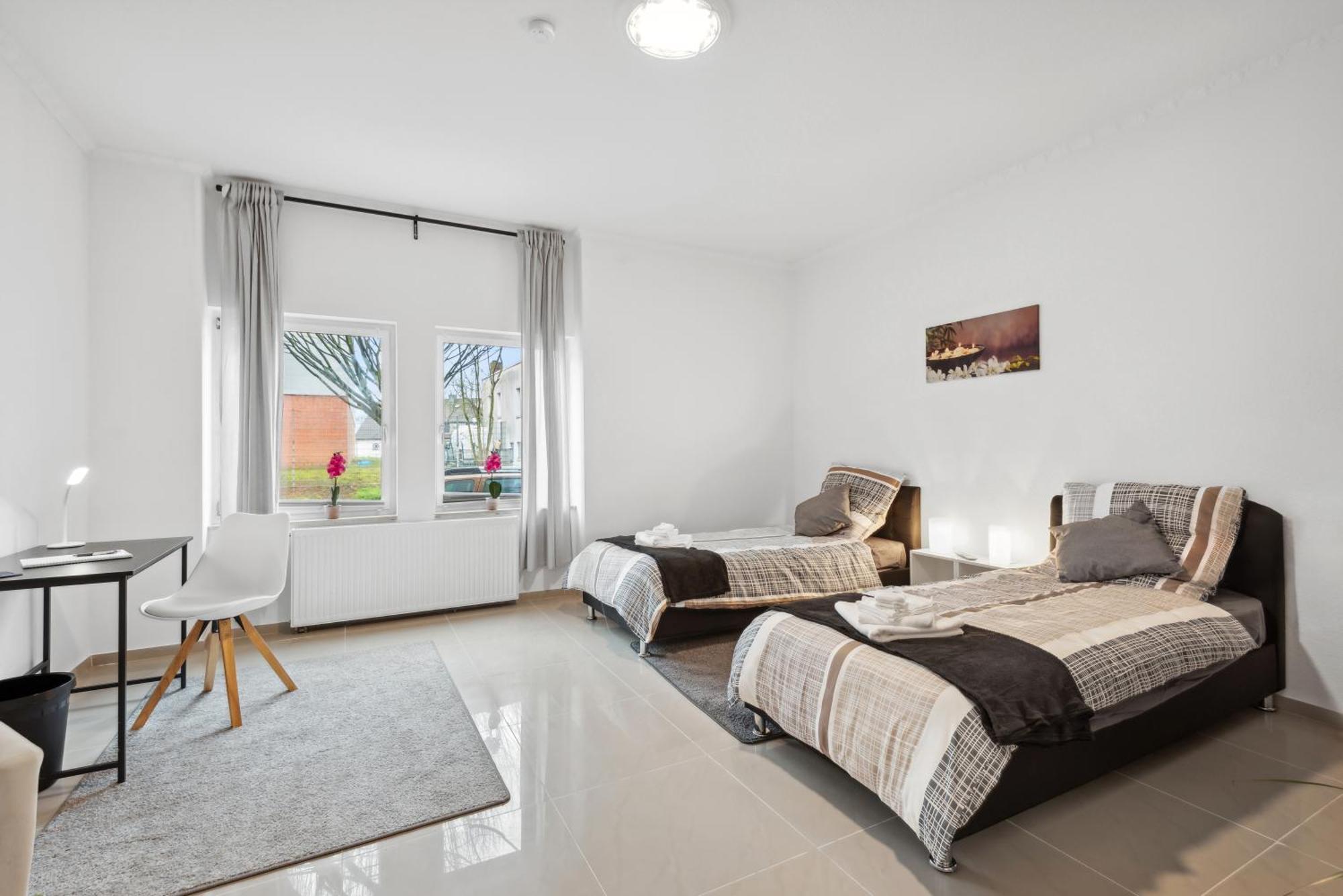 Apartment Zentrale Lage ... Ideal Fuer Geschaeftsleute, Monteure, Familien...3 Zimmer, Wlan, Smarttv *