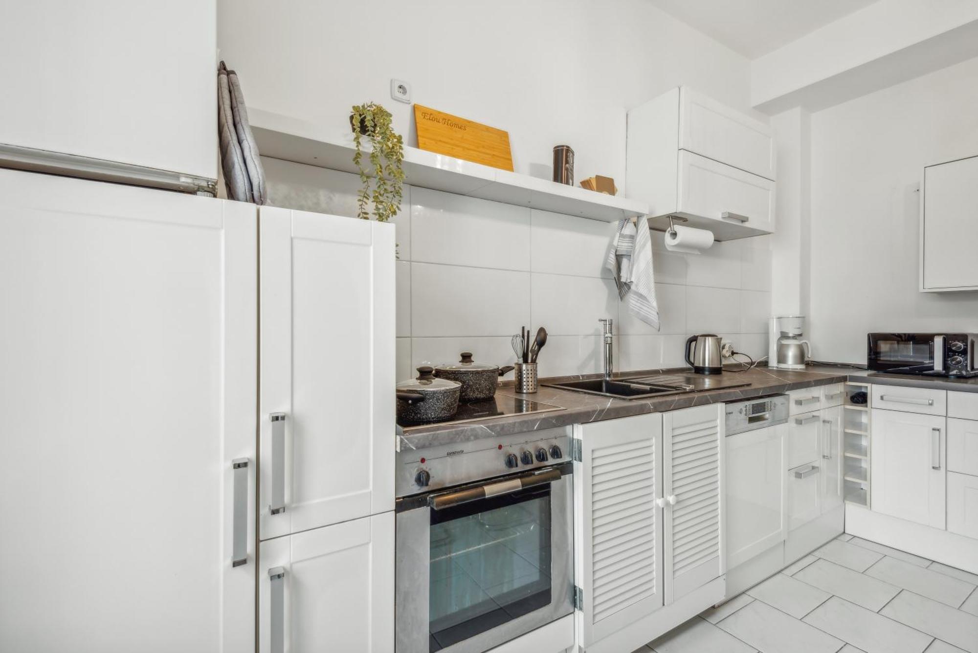 Zentrale Lage ... Ideal Fuer Geschaeftsleute, Monteure, Familien...3 Zimmer, Wlan, Smarttv Apartment Mettmann