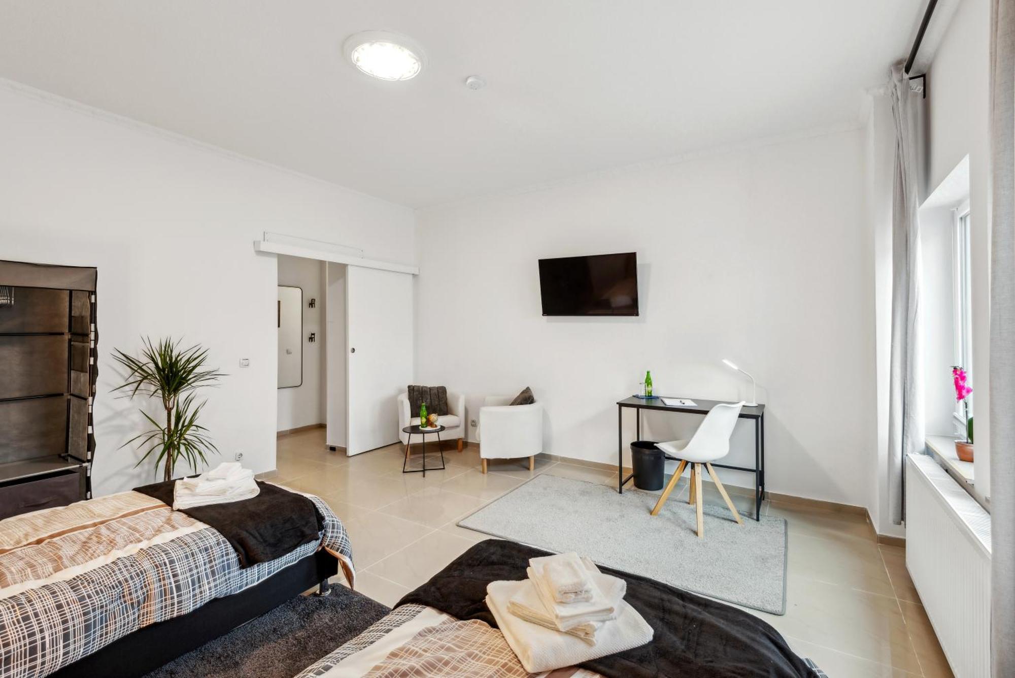 Zentrale Lage ... Ideal Fuer Geschaeftsleute, Monteure, Familien...3 Zimmer, Wlan, Smarttv Mettmann